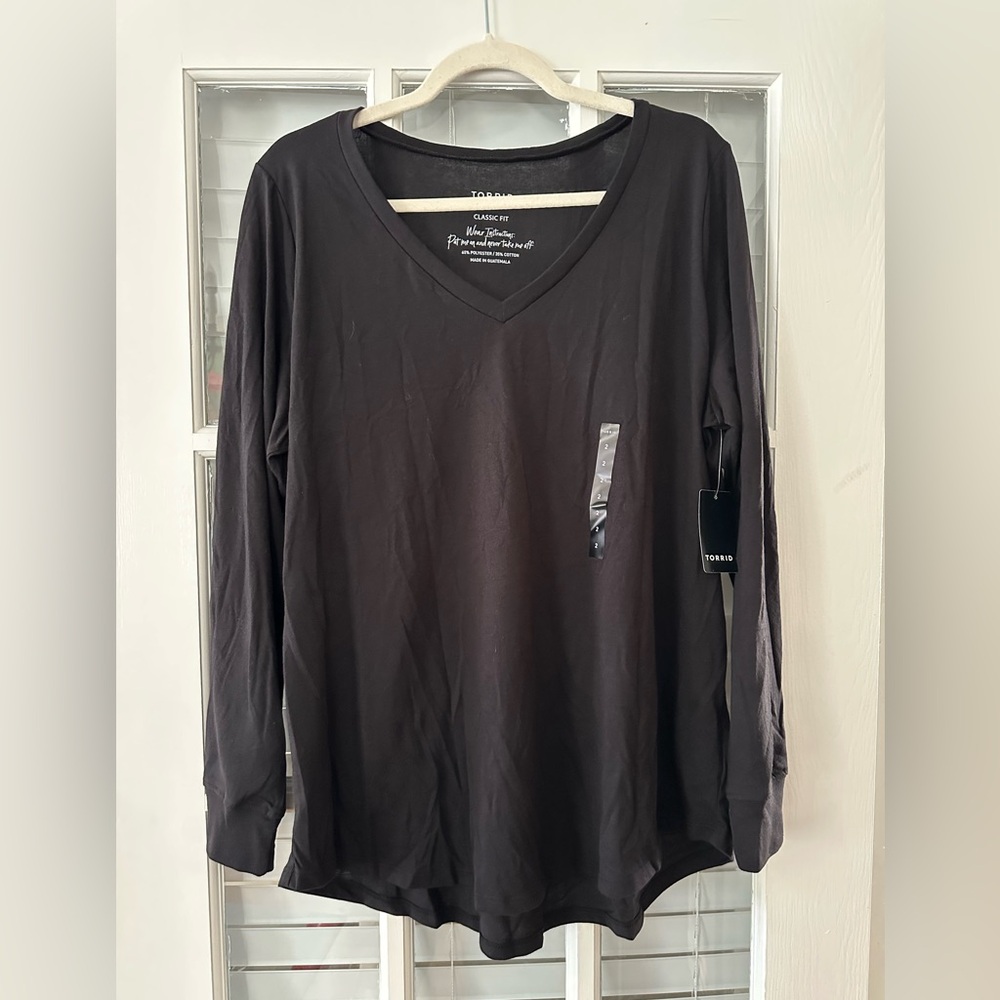 NWT Torrid Women’s 2X Classic Fit Black Long Sleeve V-Neck T-shirt | SKU 0983